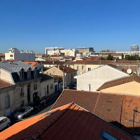 Charming 60m With Balcony In * Bordeaux