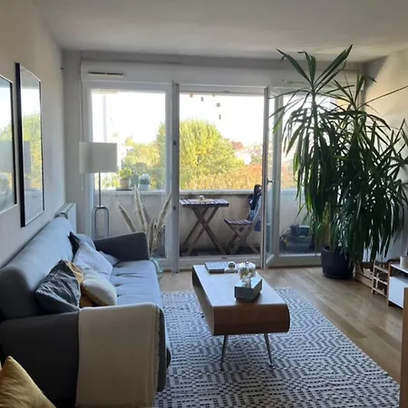 Charming 60m With Balcony In