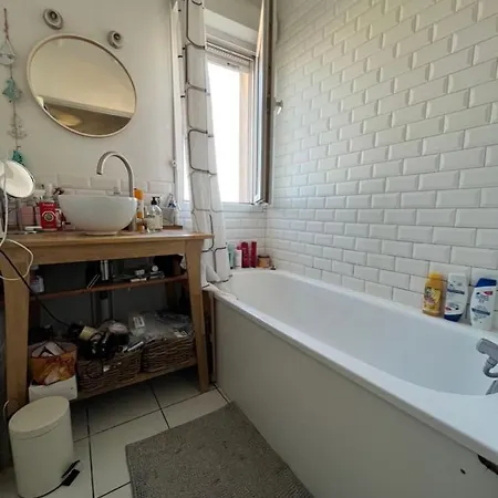 Apartment Charming 60m With Balcony In